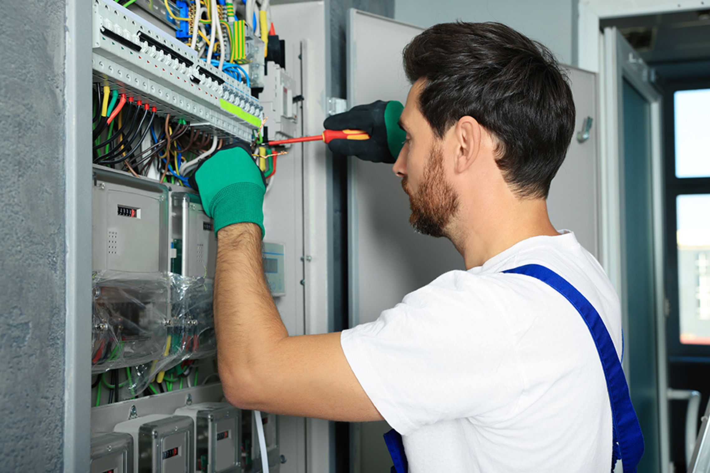 Nieder&shy;spannungs&shy;anlagen bei Elektrotechnik Hackethal in Reinholterode